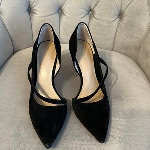 Ann a Taylor suede pump